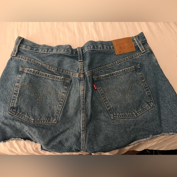 Levi 501 Distressed Shorts - Picture 2 of 2